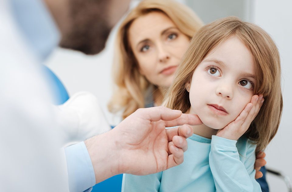 little girl showing cavity symptoms